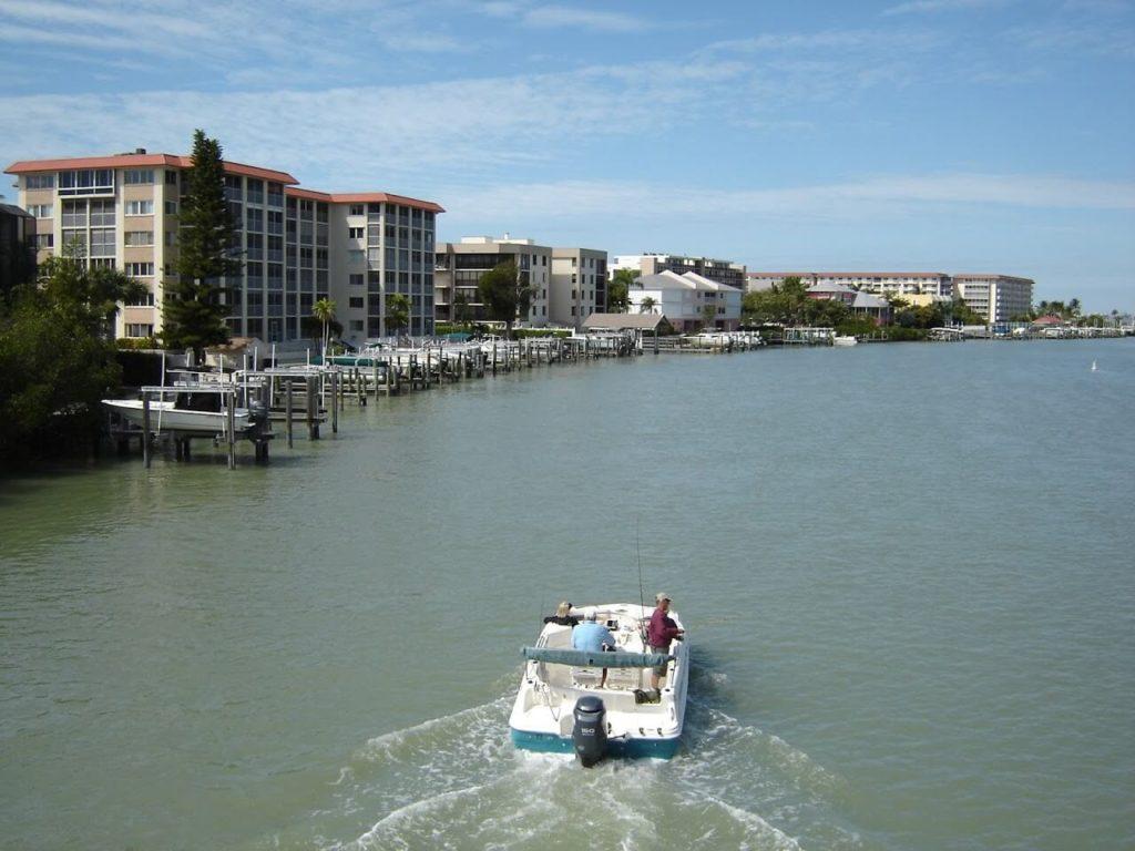 Mit dem Mietboot nach Fort Myers Tagesausflug von Cape Coral